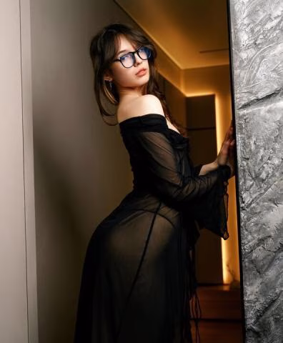 Marine Lines aged housewife Call Girl